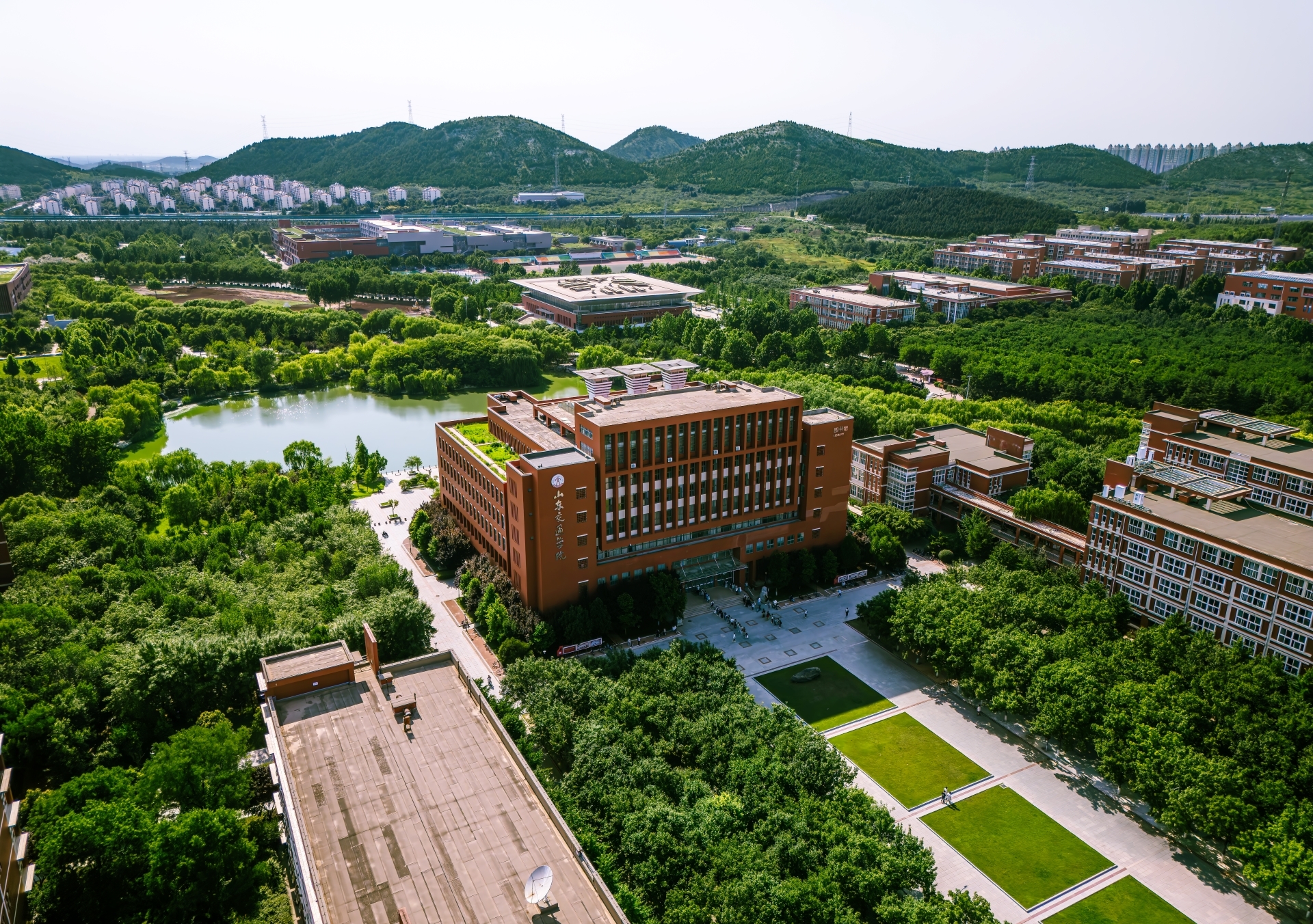 山东交通学院长清校区一号教学楼