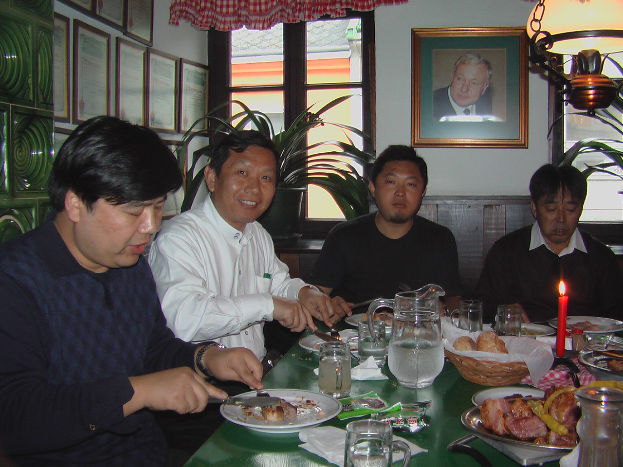 维也纳郊区非常著名的烤肉店，有500年历史了