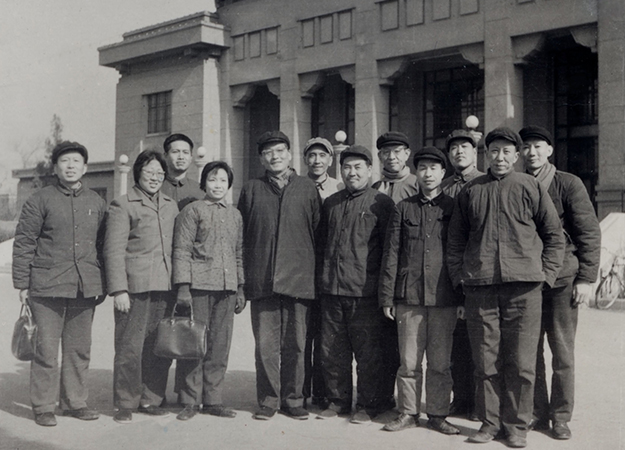 奠基立业