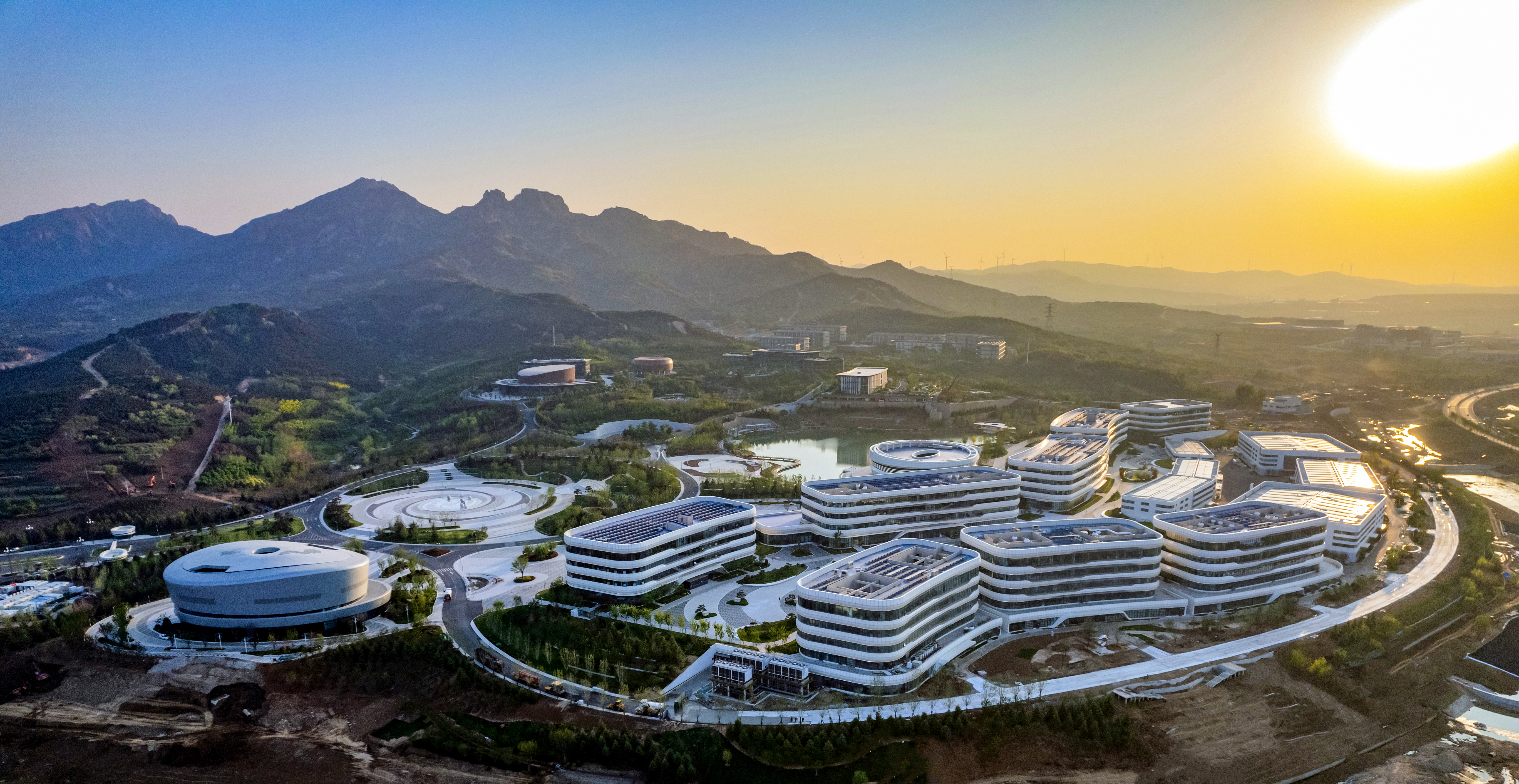 万华化学高性能材料创新中心及孵化基地