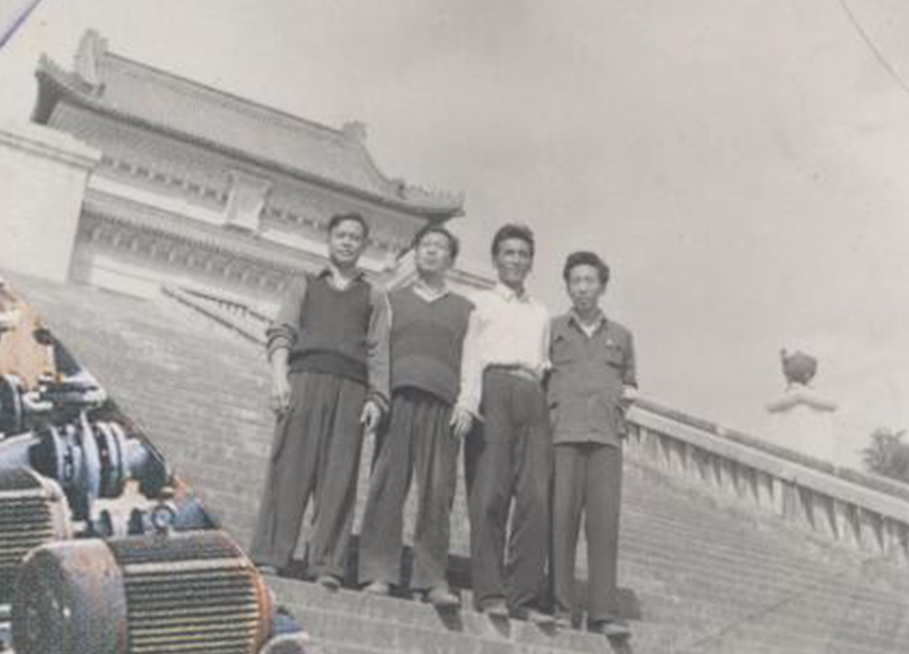 1973年济南皇亭室内游泳馆工程去外地参观