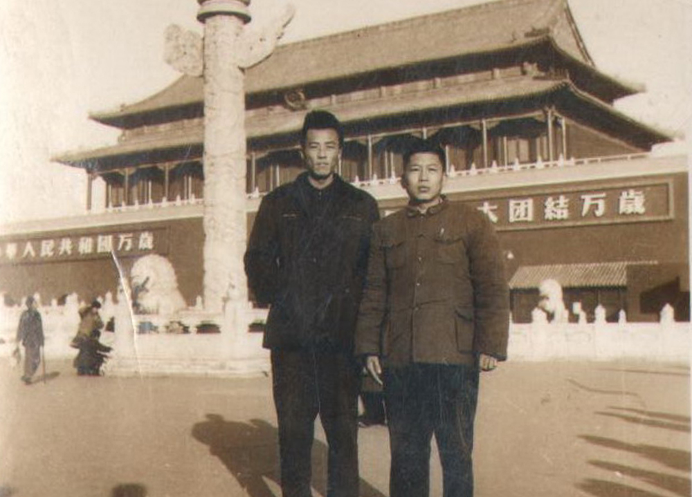 1962年在房管局设计室，去北京学习住宅设计。（史明俊、李庆峰）