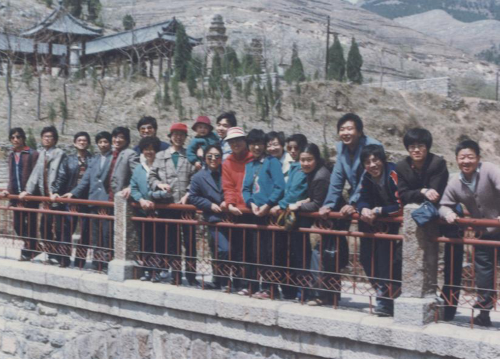 组织骑自行车到四门塔旅游